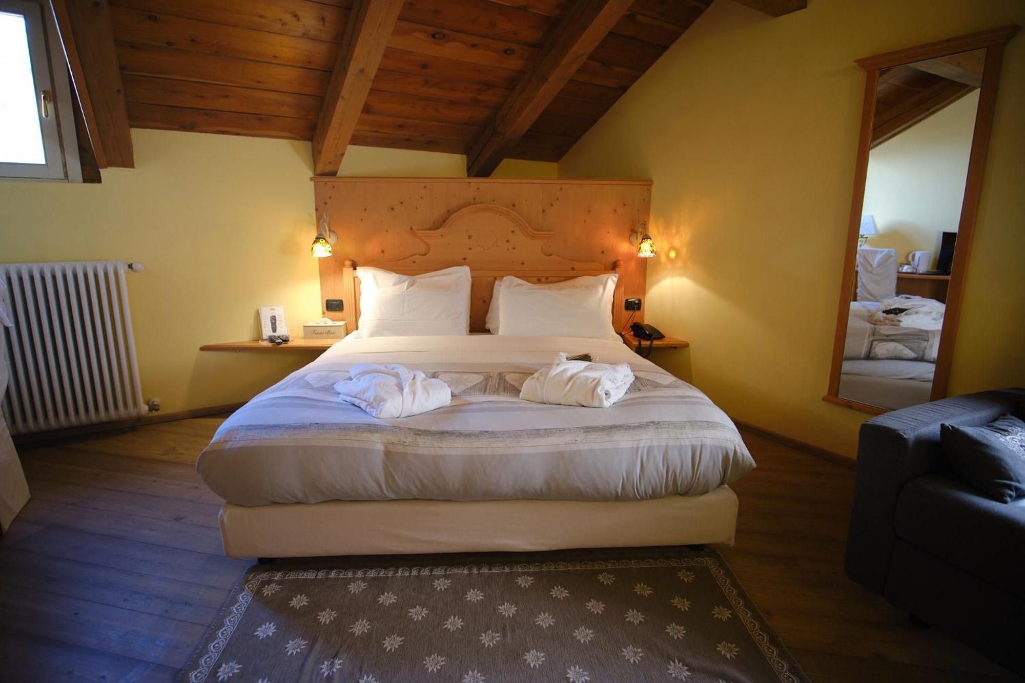 Hotel Bes & Spa Claviere Kültér fotó